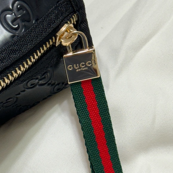 GUCCI RUBBER BLACK COSMETIC BAG - Picture 4 of 10